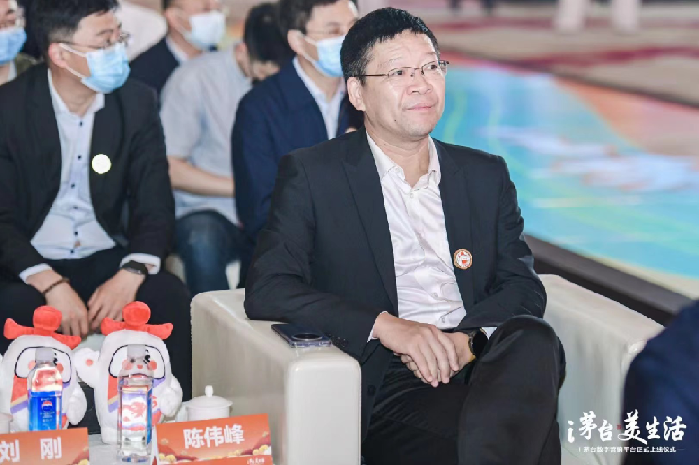 图1：公司党委书记、总经理陈伟峰总经理在发布会现场.png